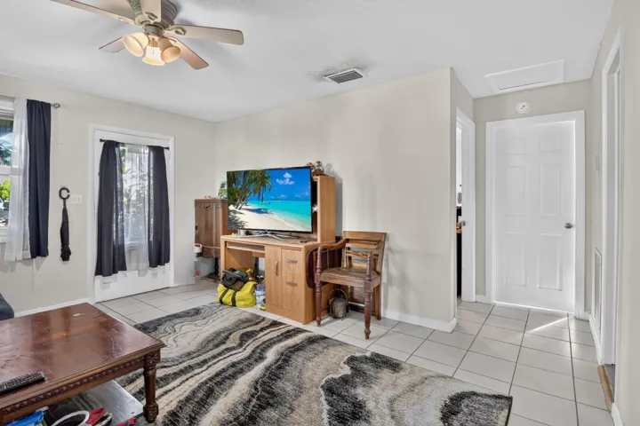12-1340-Longwood-St-11