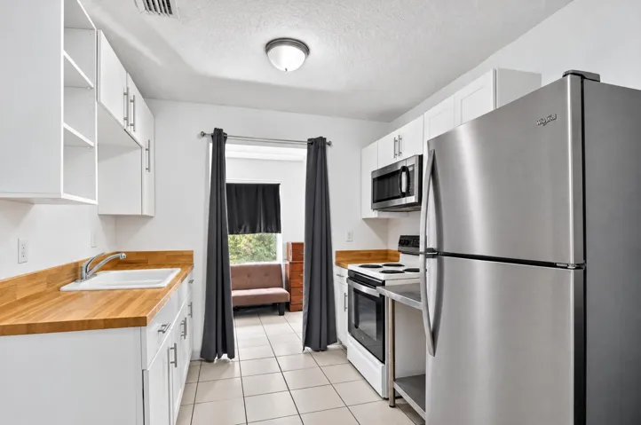 15-1340-Longwood-St-14