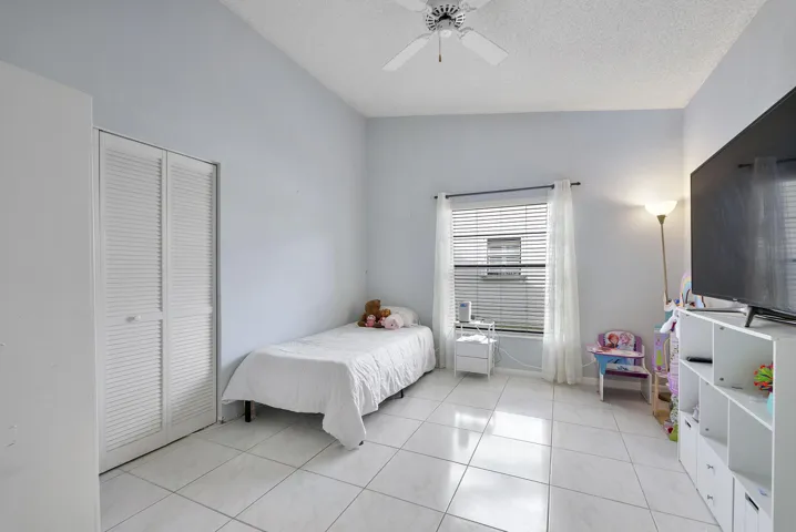 8521 Leeway Ln_028
