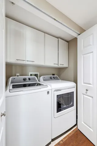 Washer Dryer in unit