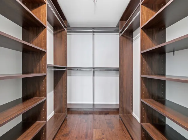25_big closet