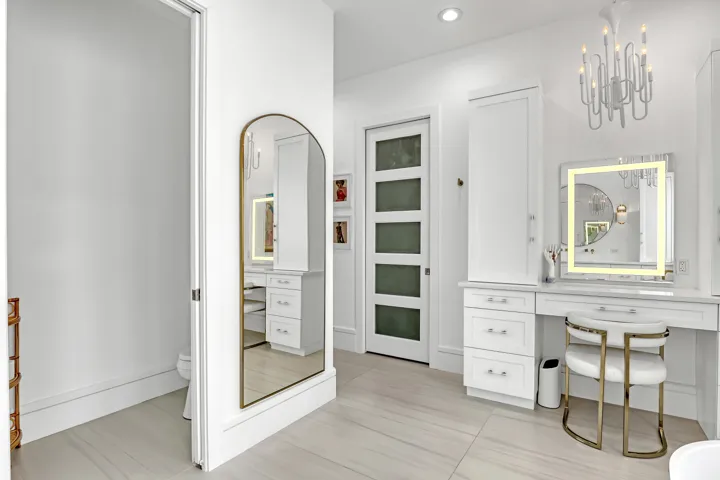 DOWNSTAIRS MASTER BATH