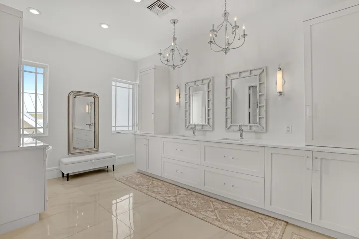UPSTAIRS MASTER BATH