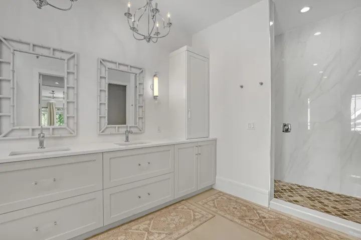 UPSTAIRS MASTER BATH