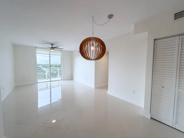 LIVING/DINING
