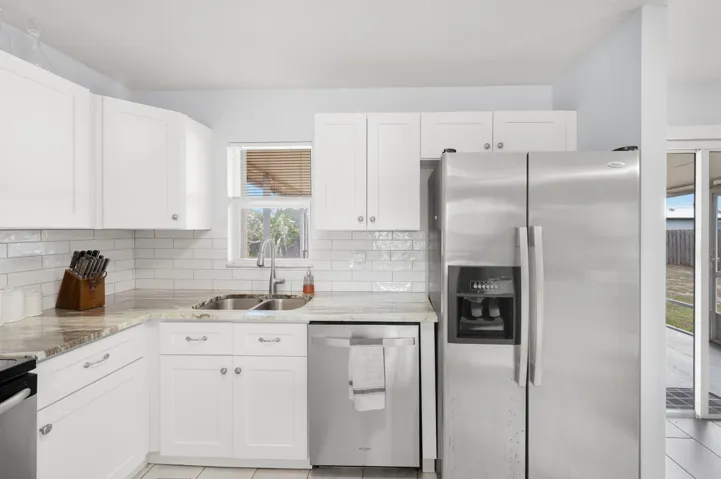 17-web-or-mls-1098 SW Janette Ave - 17