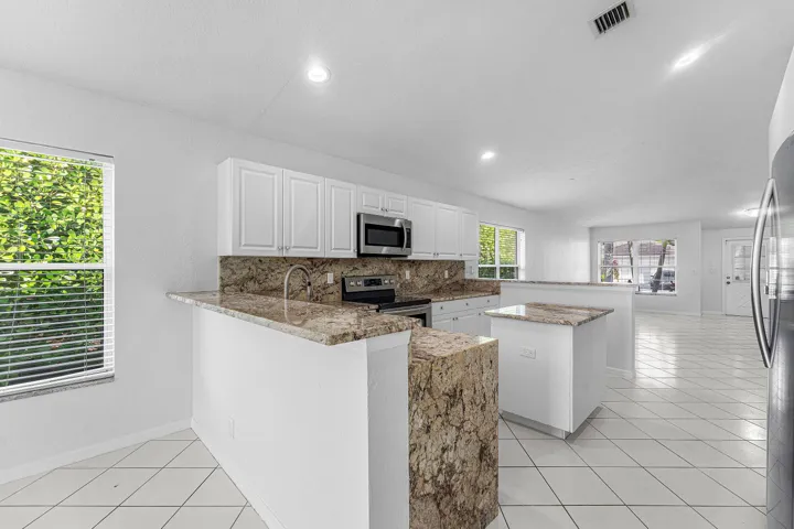 010-5427ClubCircle-Haverhill-FL-33415-SM
