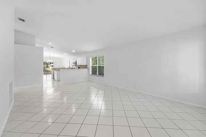 004-5427ClubCircle-Haverhill-FL-33415-SM