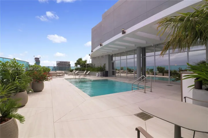 Floor 56th Pool Area
