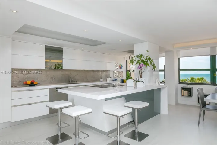 Open Kitchen offers magnificent Bay View