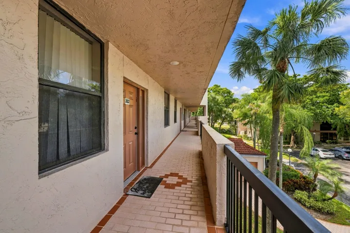 03_exterior entry
