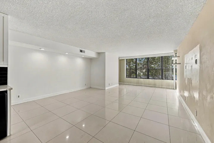 16_dining area