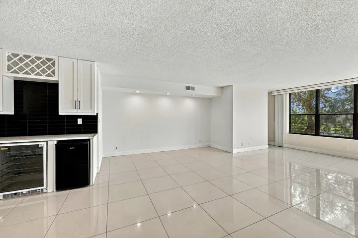 15_dining area