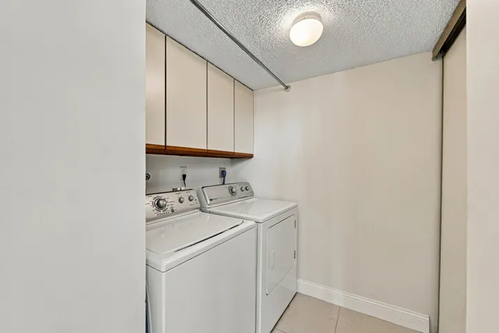 Full Size laundry Room