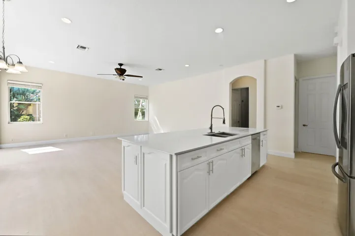 14 Kitchen 04