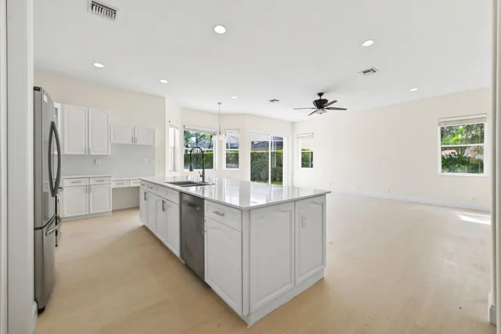 11 Kitchen 01