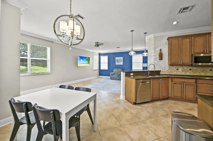 08 Dining room 01