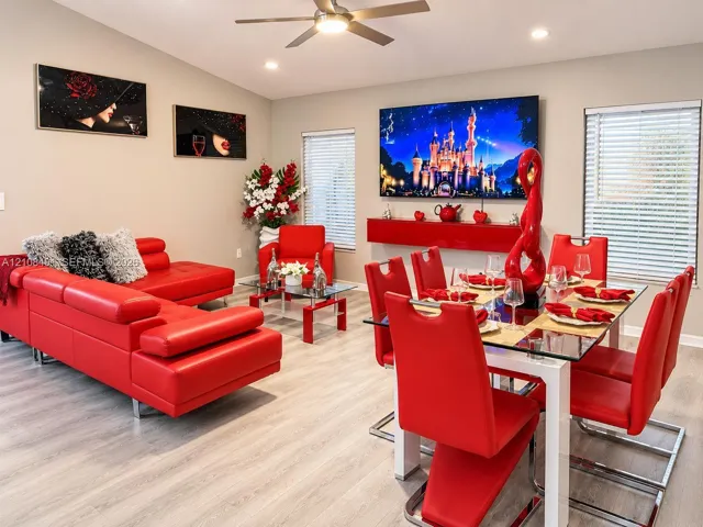 Living area featuring light-toned wood-finish flooring, vaulted ceilings, recessed lighting, a ceiling fan, and horizontal window blinds