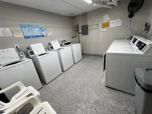 COMMUNITY LAUNDRYROOM