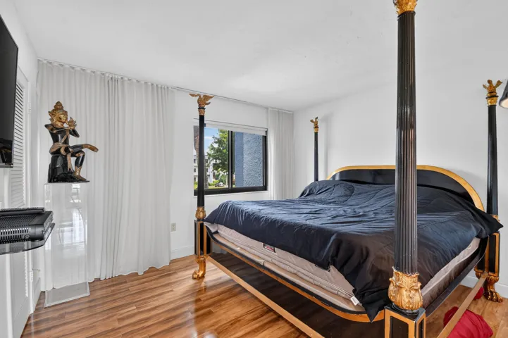 Upstairs Front Bedroom