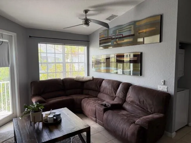 3013 LAUREL RDGE LIVING ROOM