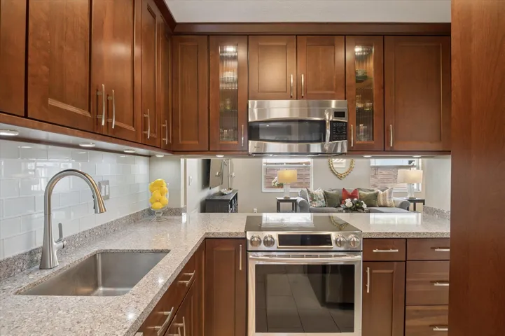 08-108 NE 22nd St-10