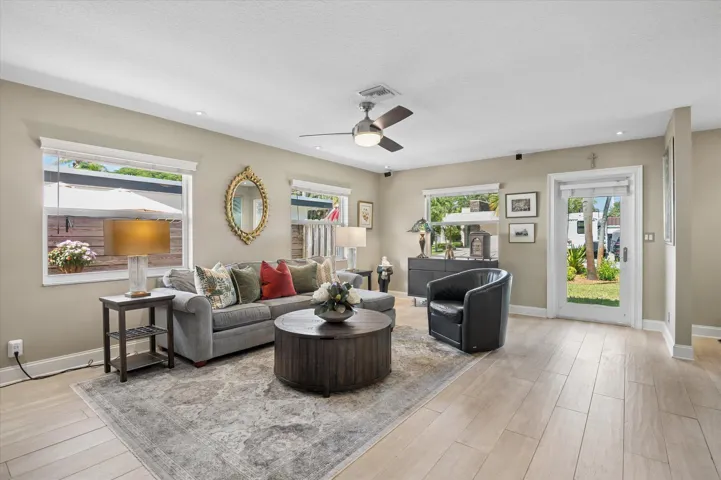 04-108 NE 22nd St-6