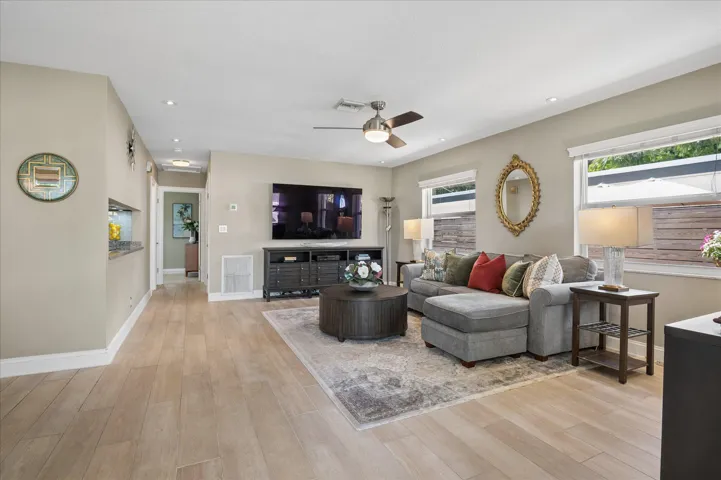 02-108 NE 22nd St-4