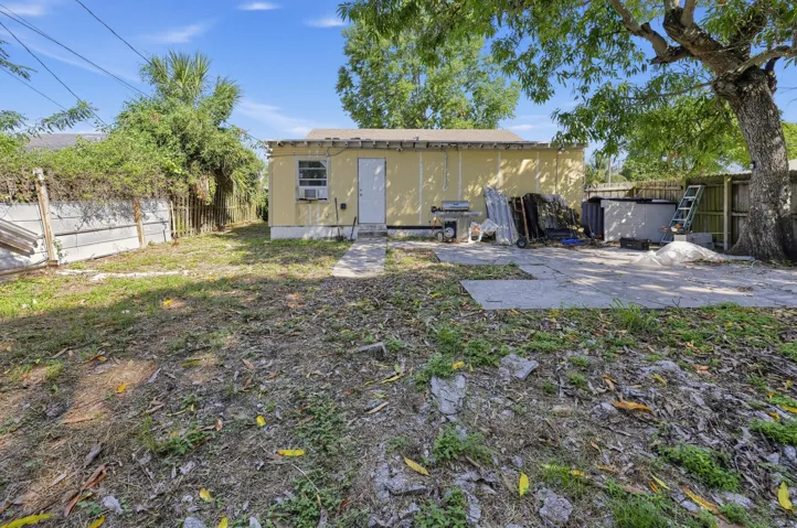 04_628_58th_St-Exterior-0223