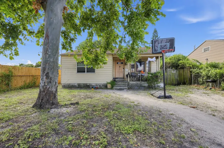 02_628_58th_St-Exterior-0304