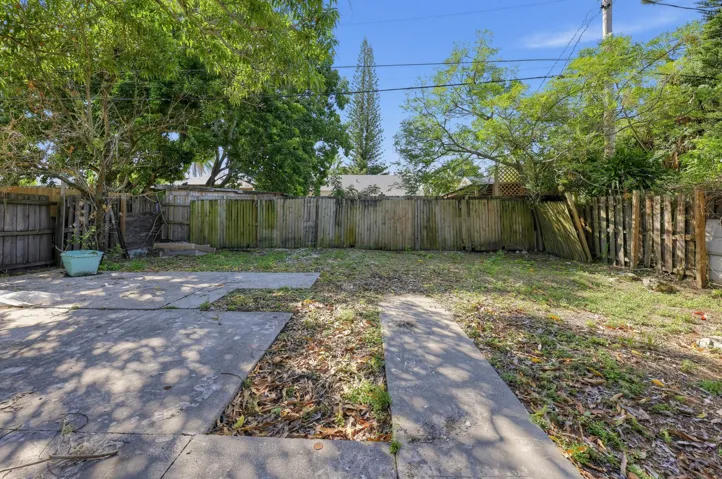 06_628_58th_St-Exterior-0211