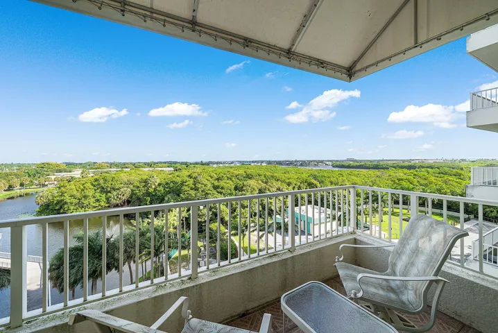 027-700EastBoyntonBeachBoulevard-710-Boy