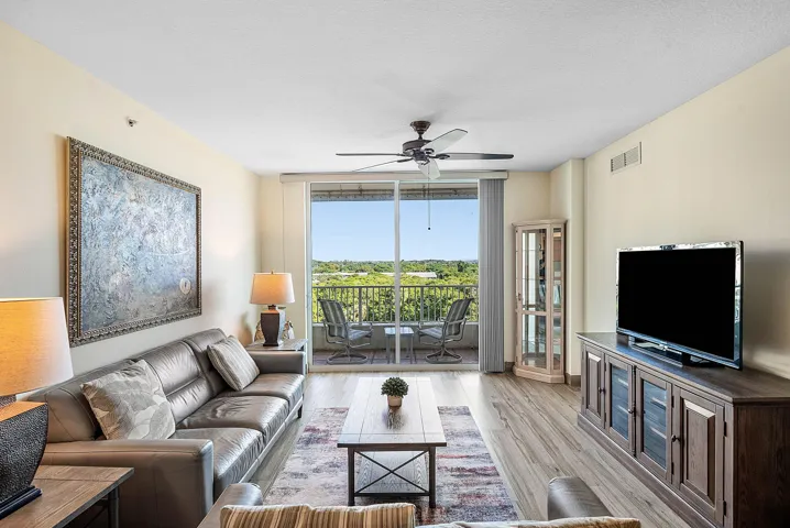 008-700EastBoyntonBeachBoulevard-710-Boy