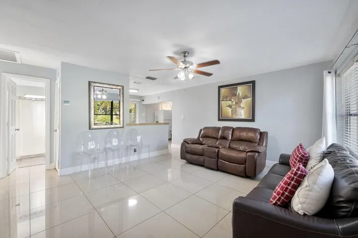 2911 Ne 11th Ave_026