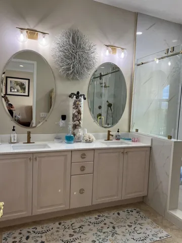 DOUBLE SINKS MASTER ENSUITE