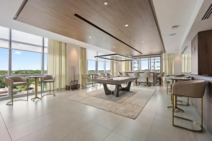 5th Floor Lounge - Bar