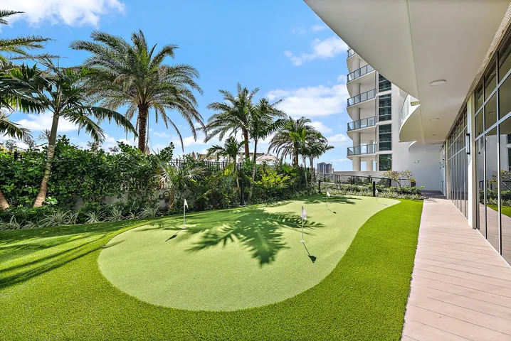6th Floor Golf Putting Green