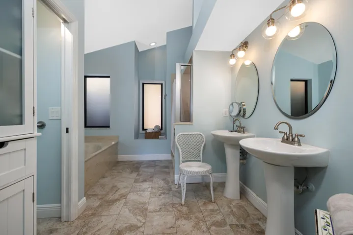 Fabulous Main Bathroom!