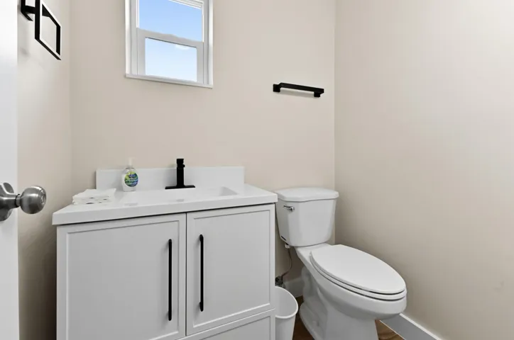 15 Bathroom 01