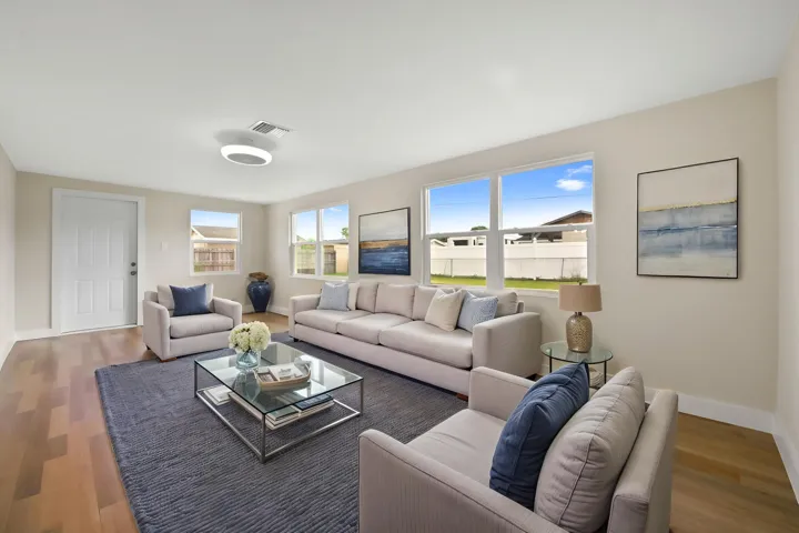 08-family-room-01_VS