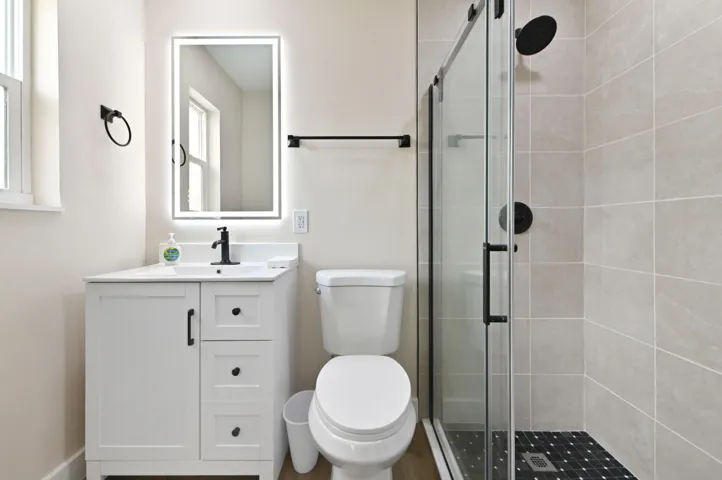 30 Bathroom 03