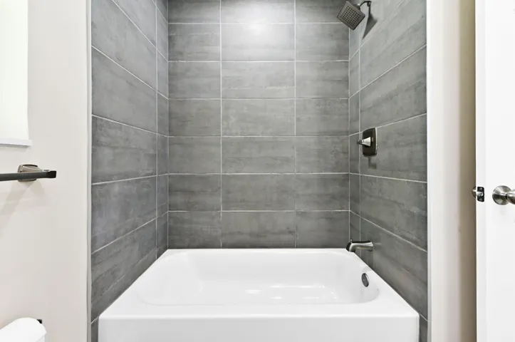 26 Bathroom 02