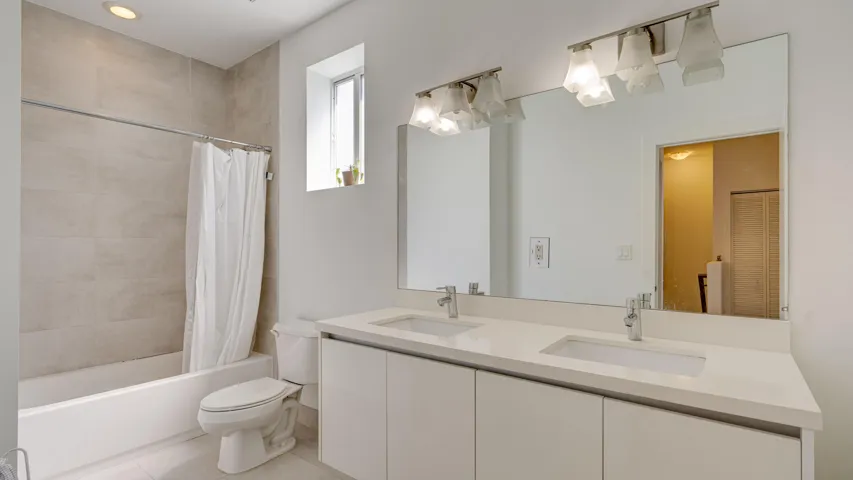 10241_NW_72nd_Ter-64