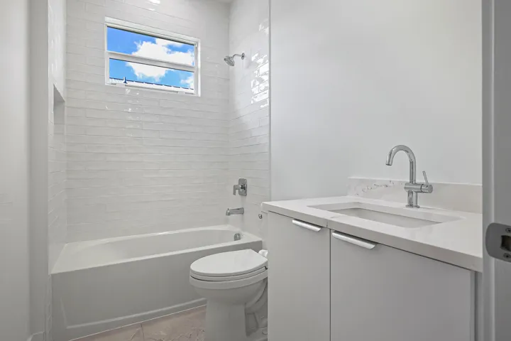 4606 Hibiscus - MLS - 027
