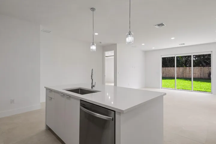 4606 Hibiscus - MLS - 009
