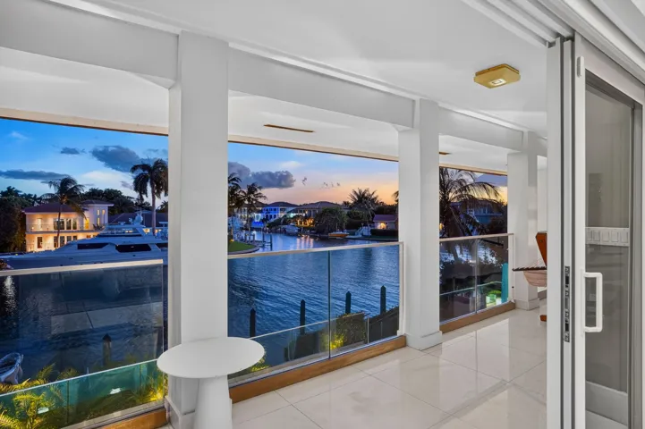 MASTER BEDROOM SLIDING DOOR TO BALCONY