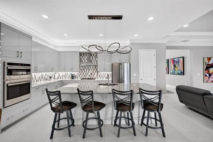 KITCHEN WITH LARGE CENTER ISLAND