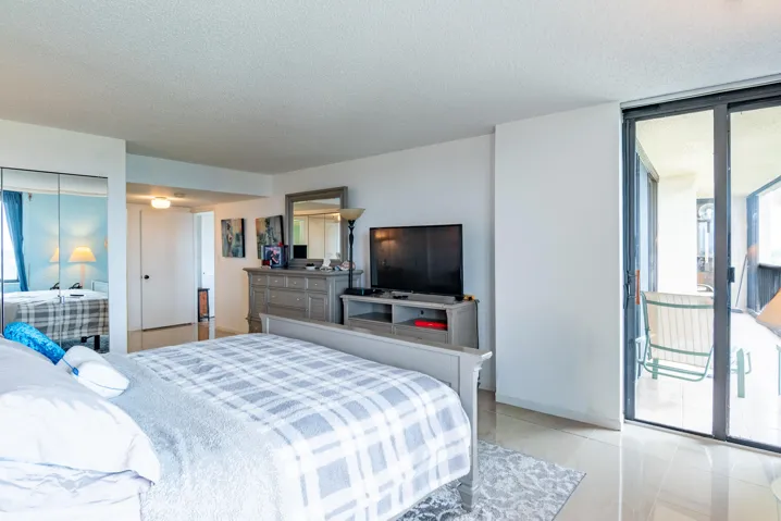 2480 Presidential Way 1103-024 (1)
