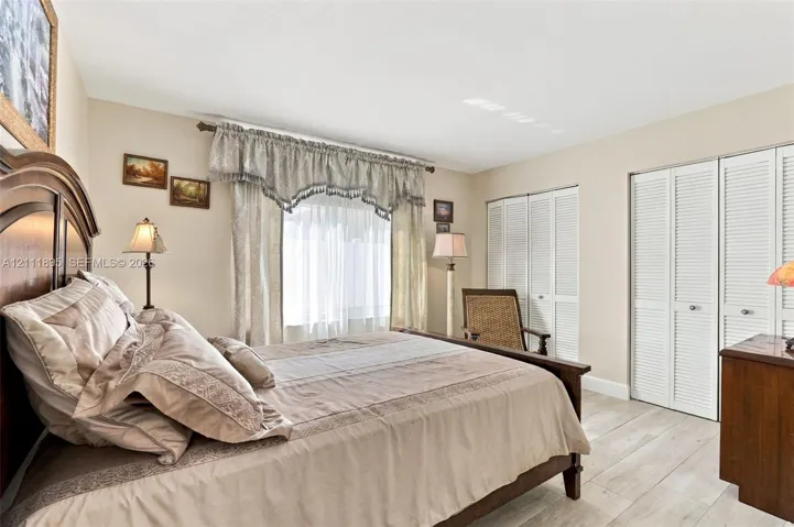 Photo 33