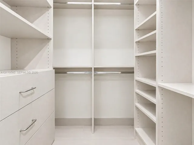 Main Bedroom walking closet #2